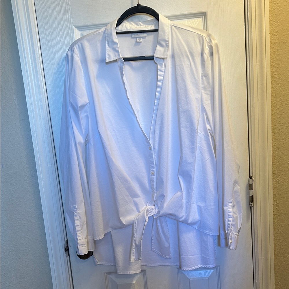 Elegant White Collared Shirt